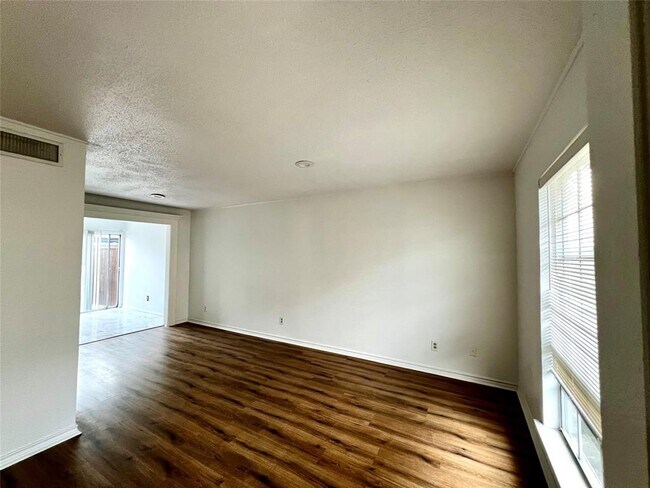 Foto del edificio - 3008 Brockbank Ct