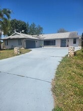 Building Photo - 641 NW Billiar Ave