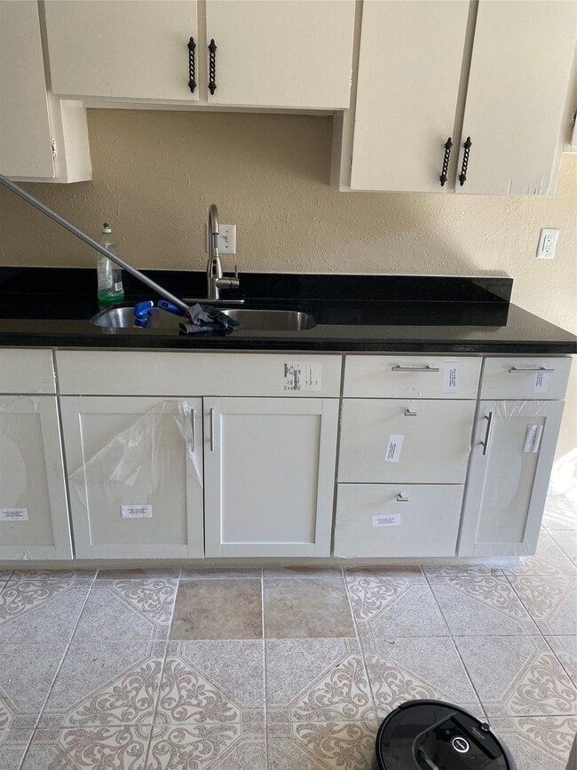 Foto del edificio - 7952 Grove Ridge Dr