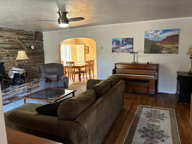 Foto del edificio - Furnished Two Bedroom