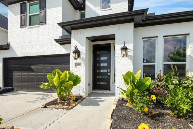 Foto del edificio - 5 Bedroom Single Family Home in Cypress