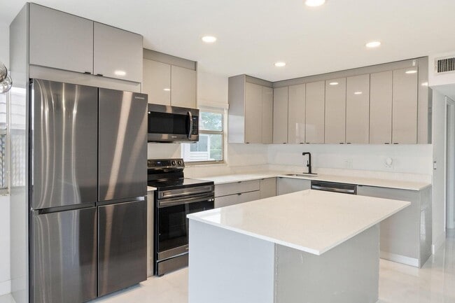 Building Photo - 369 Saxony Ln