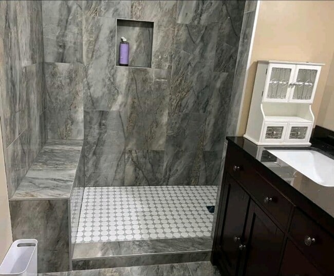 Foto del edificio - 6875 Shadow Ridge Ln