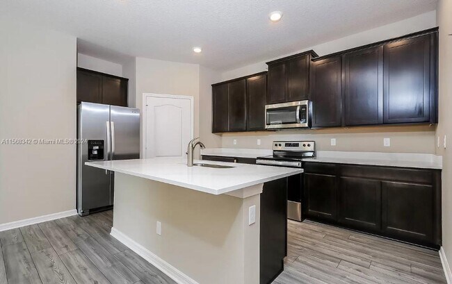 Foto del edificio - 5208 Jovial Ct