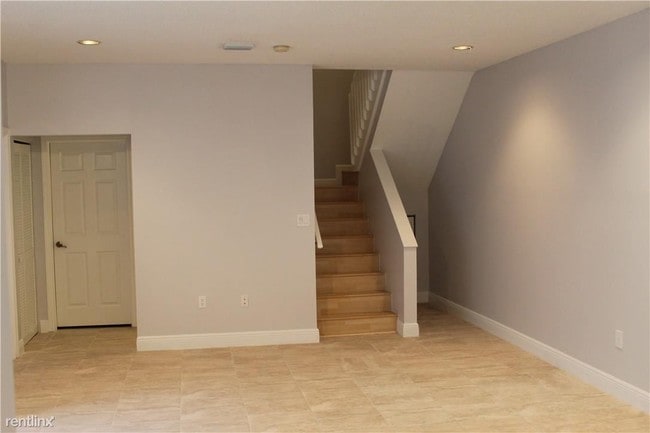 Building Photo - 3 br, 3 bath House - West Lake Village