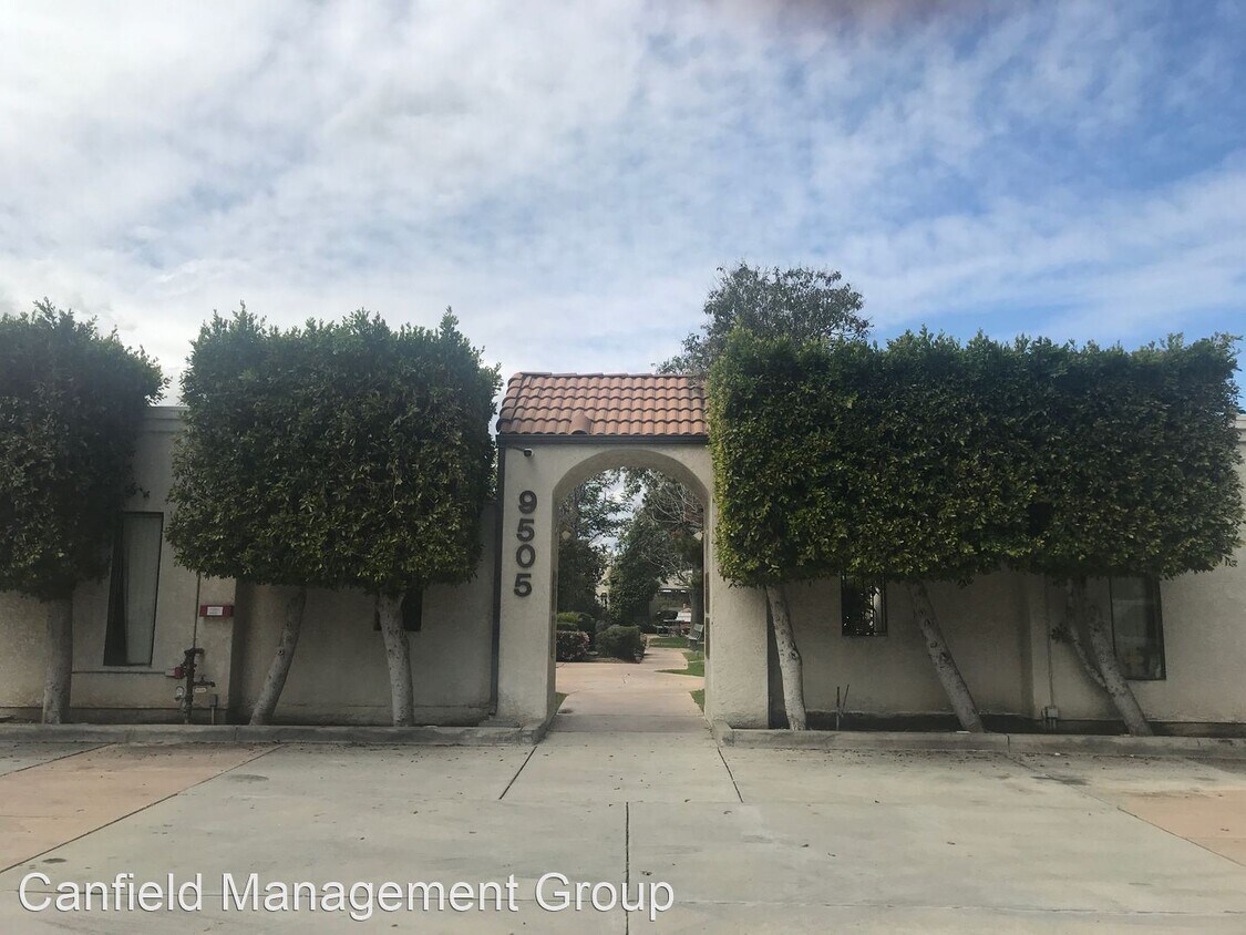 Primary Photo - 9505 Laurel Canyon Blvd