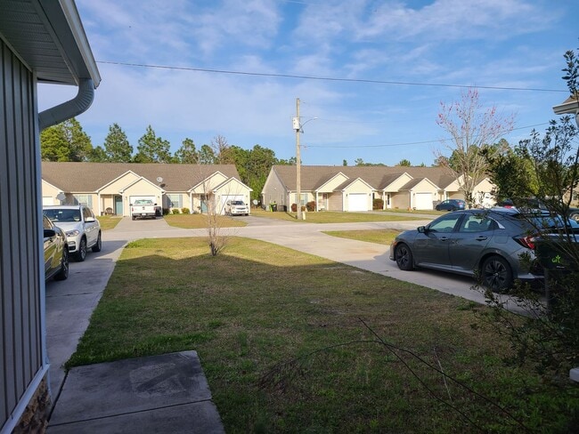 Building Photo - 2 bedroom, 2 bath unfurnished home - Pine Ridge Community - Holly Ridge