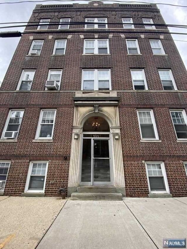244 Lawton Ave Unit 16, Cliffside Park, NJ 07010 Apartment for Rent