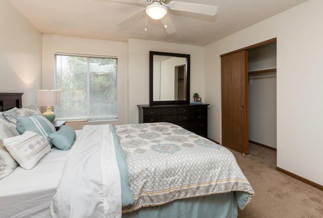 Spacious Bedrooms - Hamlet Apartments