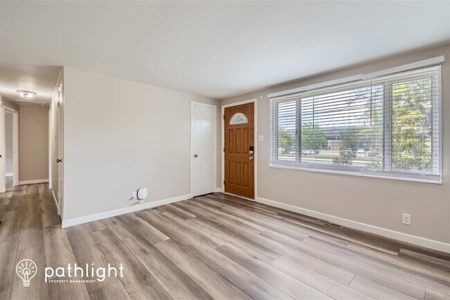 Foto del edificio - 1120 W Oxford Ave