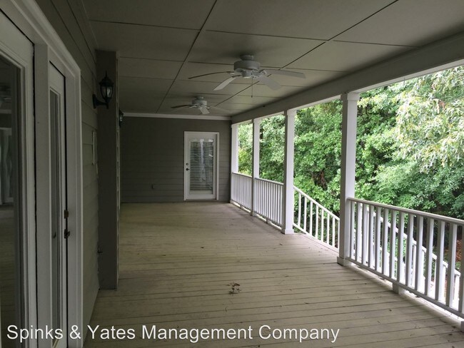 Building Photo - 806 Camellia Dr