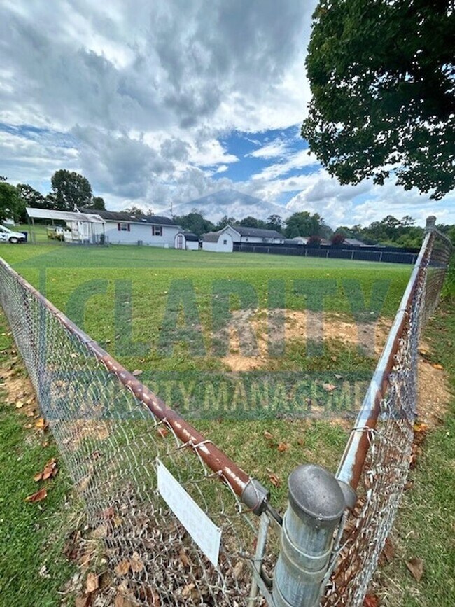 Foto del edificio - Single Family Home with a Spacious Yard!