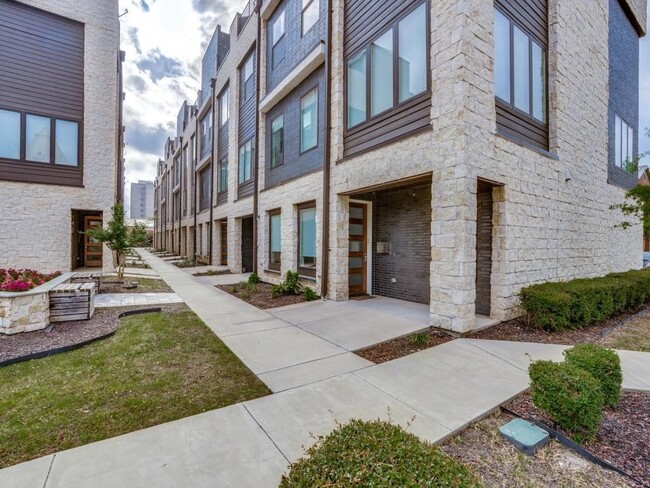 Building Photo - 4060 Spring Valley Rd