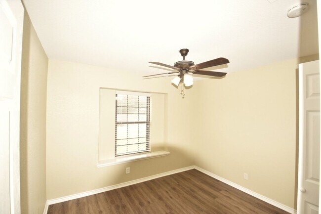 Building Photo - 308 La Quinta Cir N