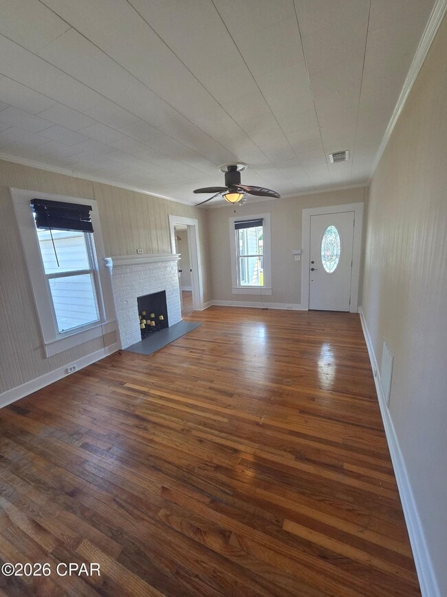 Building Photo - 1525 Oak Ave