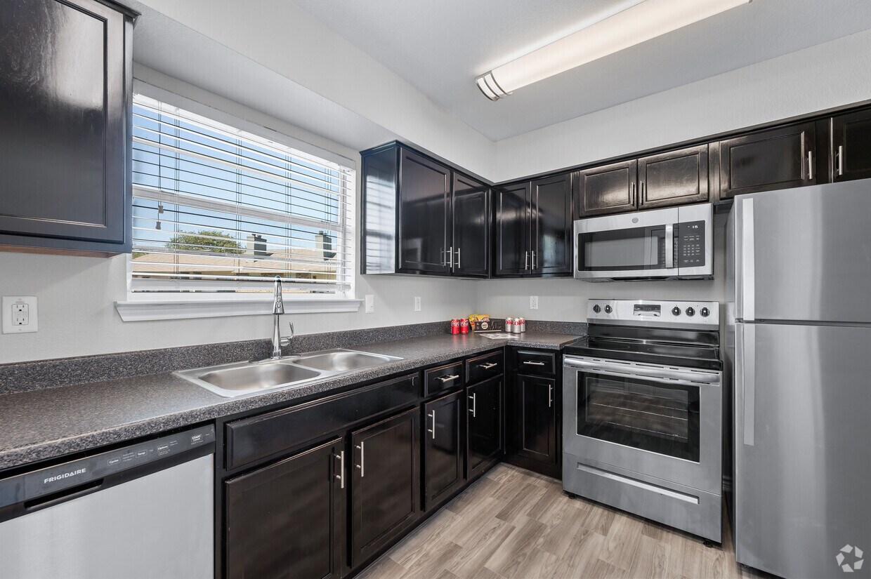 Bella Vista Apartments in Carrollton, TX