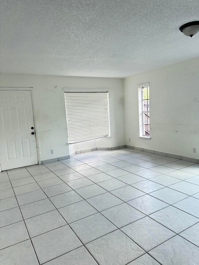 Building Photo - 5721 Boynton Crescent
