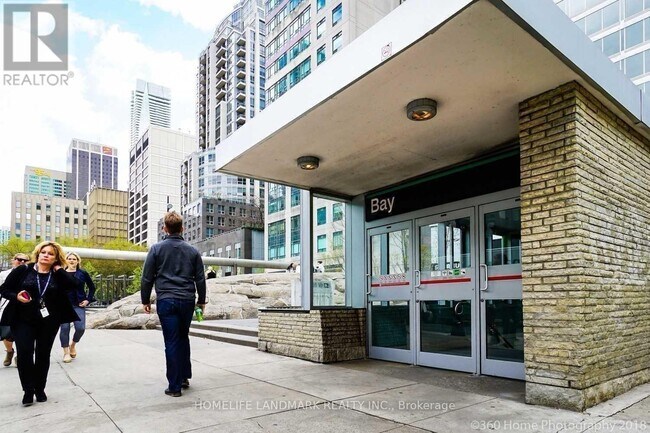 Photo du bâtiment - 155 Yorkville Ave