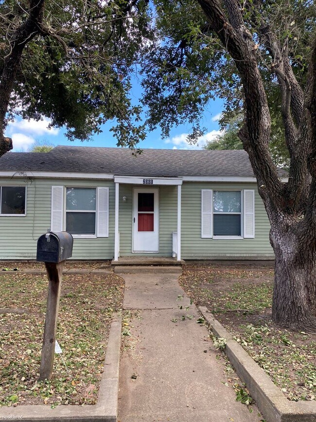 Foto del edificio - 2 br, 1 bath House - 2001 Miller Ave