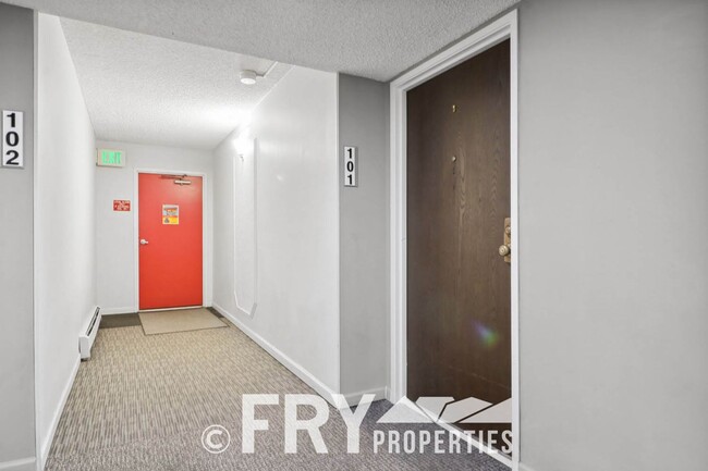 Building Photo - Great Condo in Prime Location