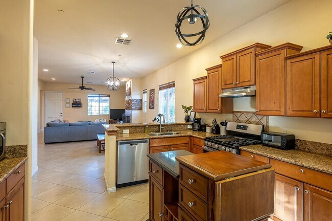 Foto del edificio - 4980 Surrey Ct