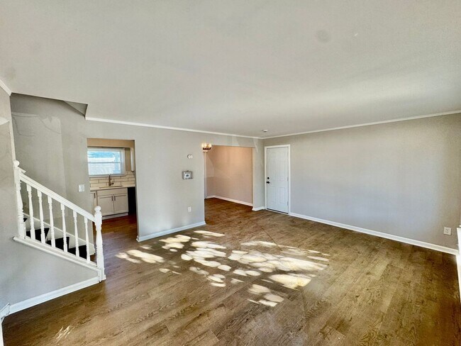 Foto del edificio - Charming 3-Bedroom, 1.5-Bath Home for Rent...