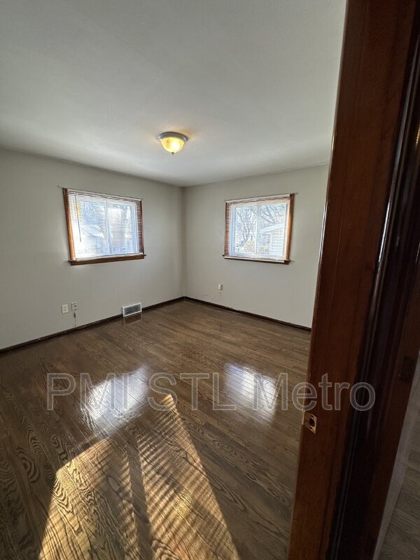 Foto del edificio - 1450 Fairmeadows Ln