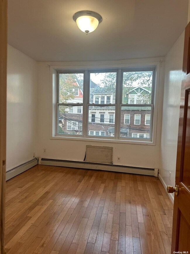 Building Photo - 27-32-32 12th St