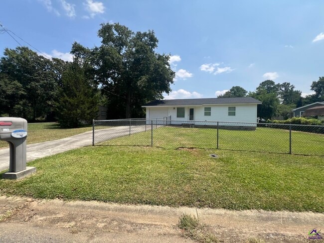 Building Photo - 110 Trinity Dr