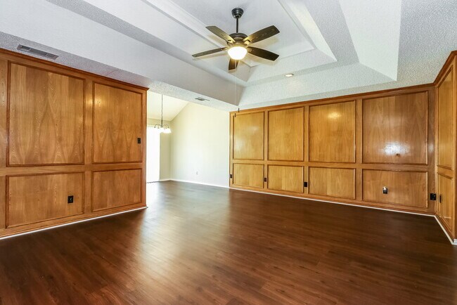 Building Photo - 7933 Clear Brook Cir