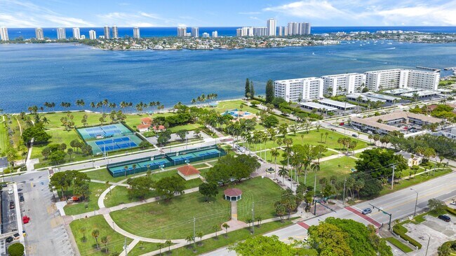 Building Photo - 501 Lake Shore Dr