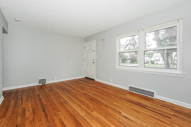 Foto del edificio - 790 E 258th St