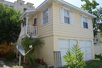 Building Photo - 186 11th Ave S