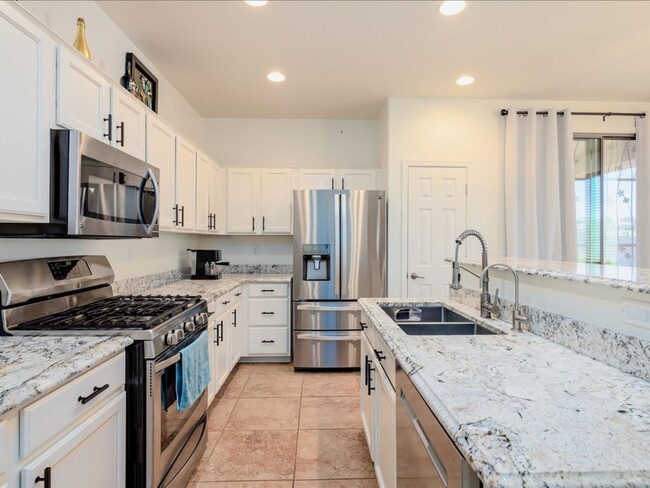 Building Photo - 4 Bedroom 2 Bathroom ELECTRIC VEHICLE CHAR...