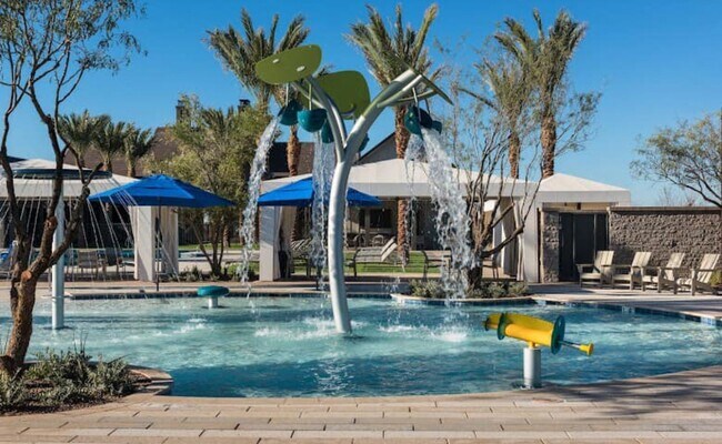 Building Photo - 3 BED 2.5 BATH *FURNISHED* LIKE NEW HOME I...