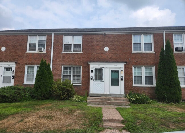 Building Photo - 17 Garden Dr