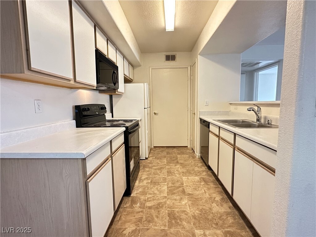 Foto principal - 2300 E Silverado Ranch Blvd