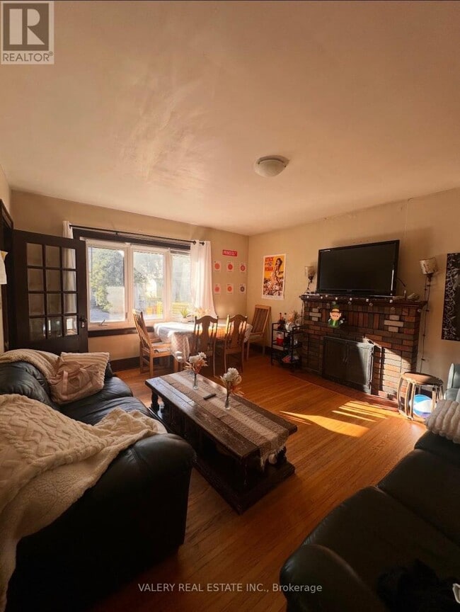 Building Photo - 317 Victoria St