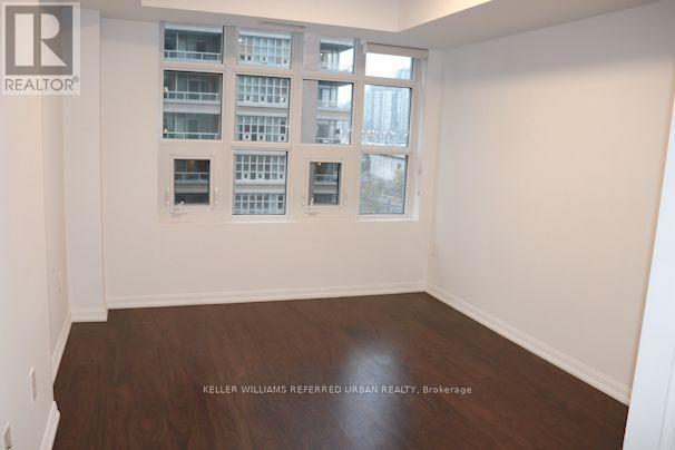 Photo du bâtiment - 75-775 E Liberty St