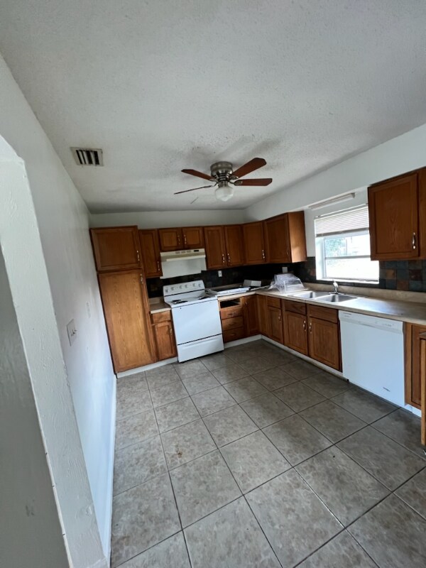 Primary Photo - 126 3rd Jpv St