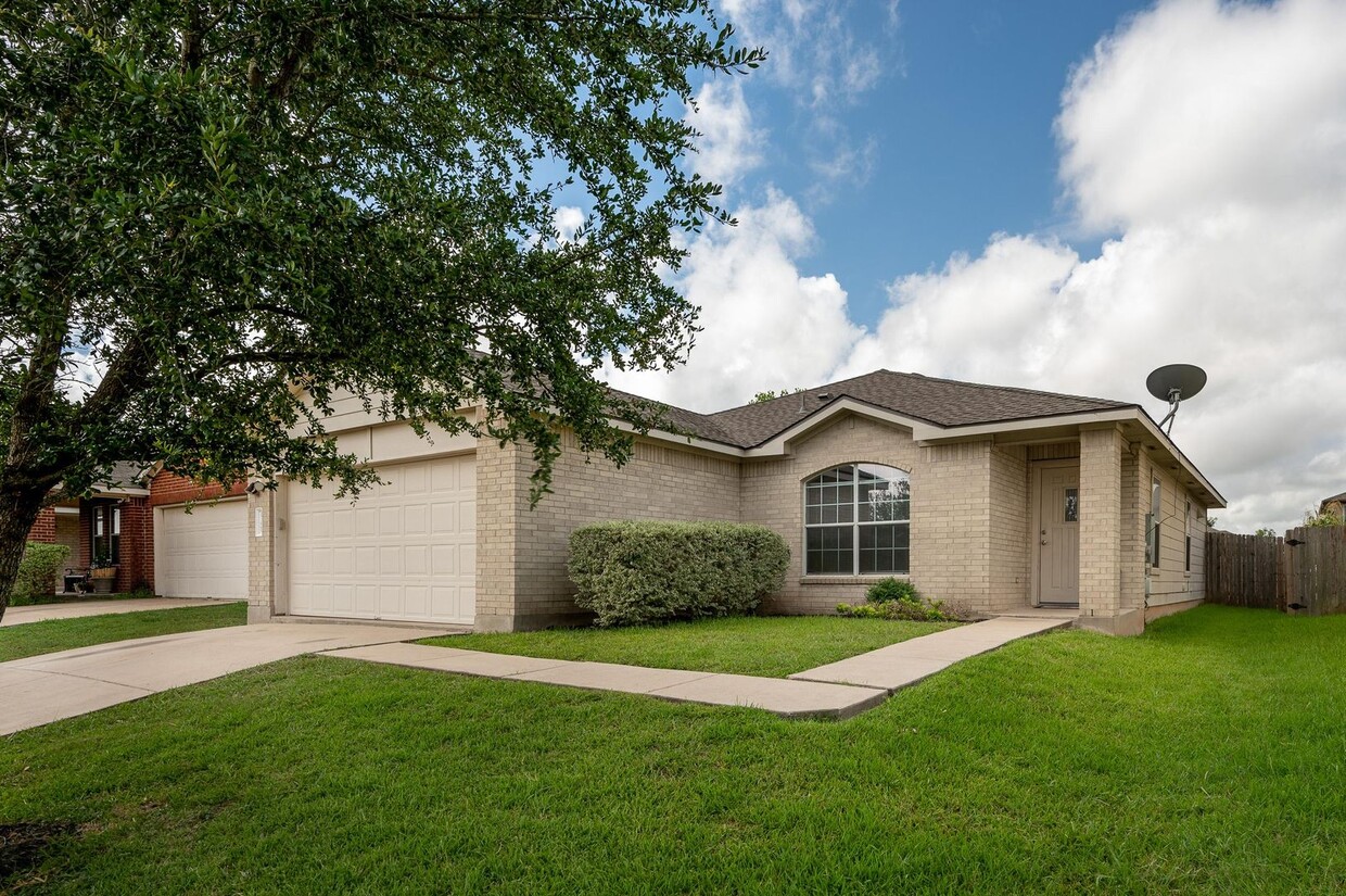 Foto principal - Updated 4BD/2BA Home Close to Airport, Tes...