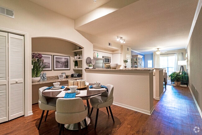 1BR, 1BA - 864SF - The Sarasota - Magnolia Carillon