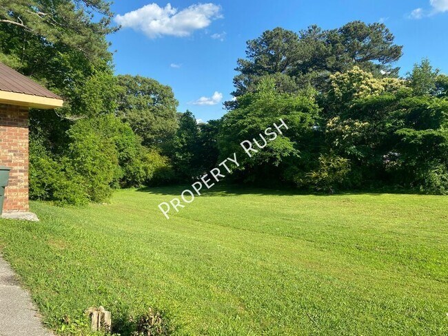 Foto del edificio - 7612 Bishop Dr