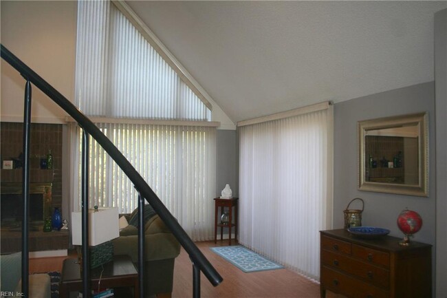 Building Photo - 696 Mowbray Arch Rd