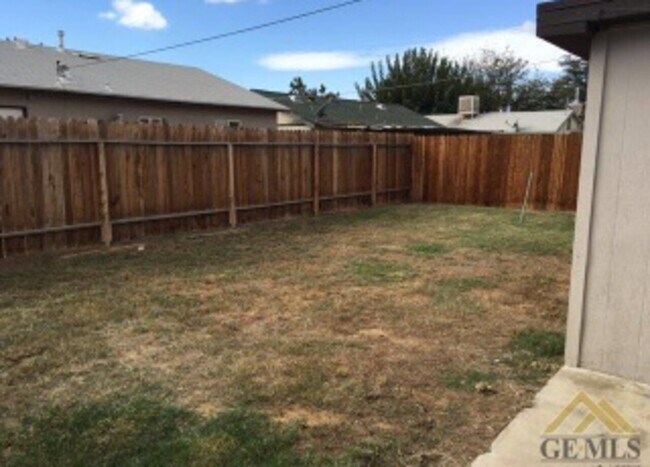 Foto del edificio - Oildale Home