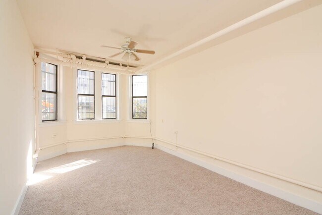 Foto del edificio - 1542 N Kedzie Ave