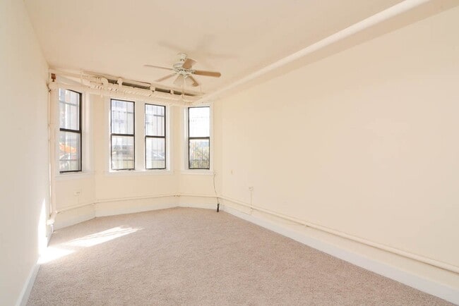 Building Photo - 1542 N Kedzie Ave