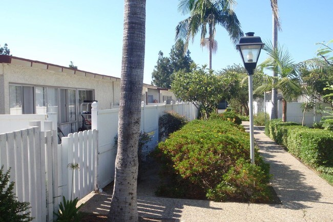 Foto del edificio - Garden Apartments