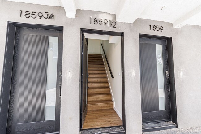 Spacious 4-Bed, 3-Bath | with Two Parking ... - Spacious 4-Bed, 3-Bath | with Two Parking ... Apartment