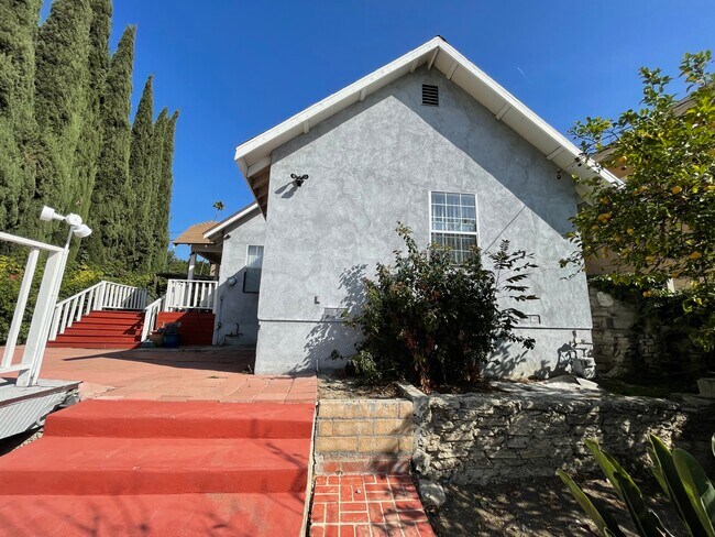 Foto del edificio - 542 N Virgil Ave